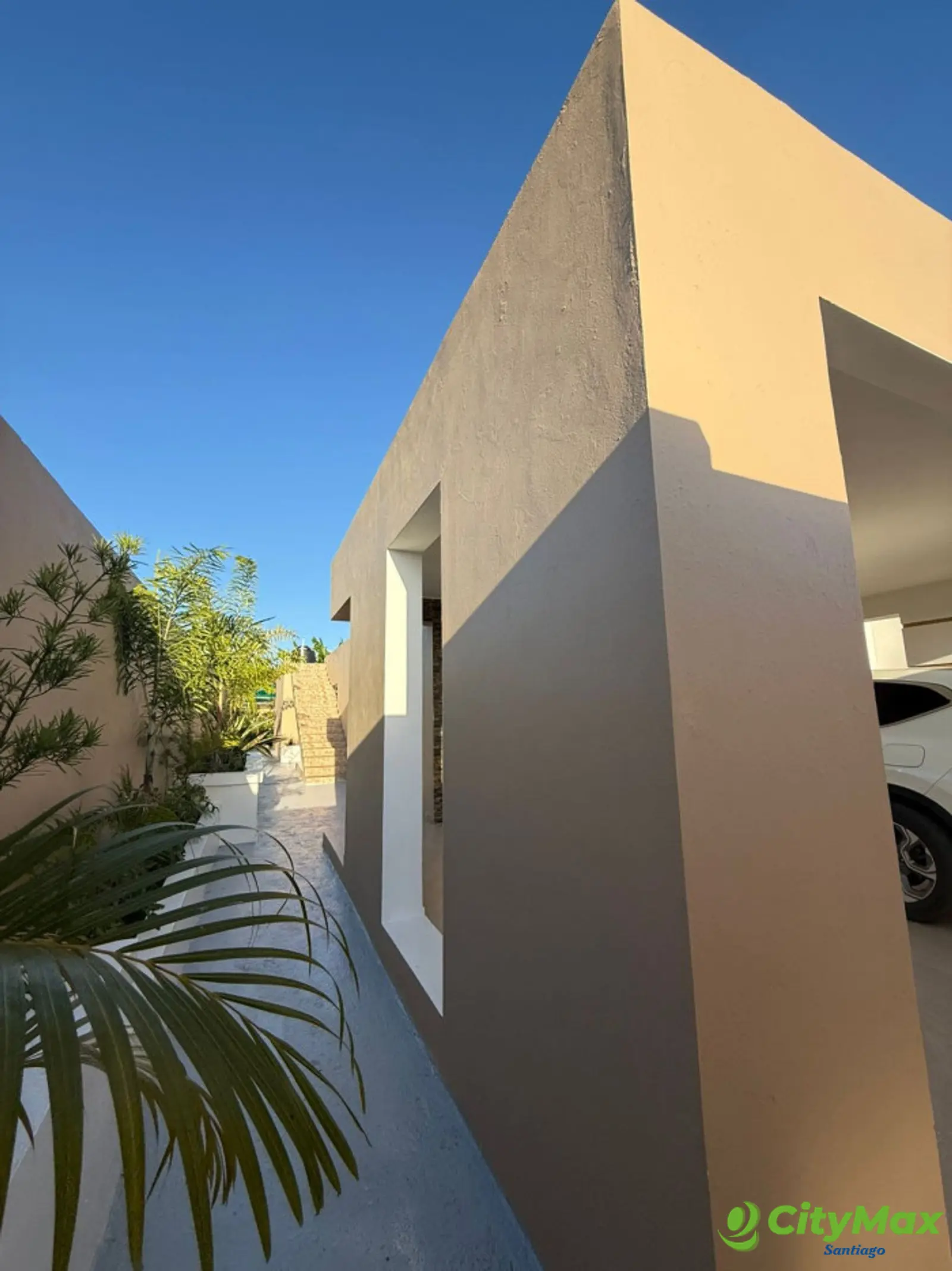 VENTA DE CASA CON PATIO Y PICUZZI EN SANTIAGO - foto 4