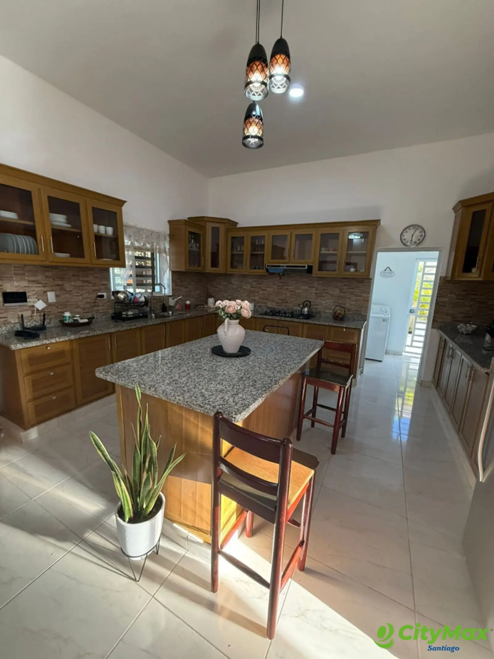 VENTA DE CASA CON PATIO Y PICUZZI EN SANTIAGO - foto 11