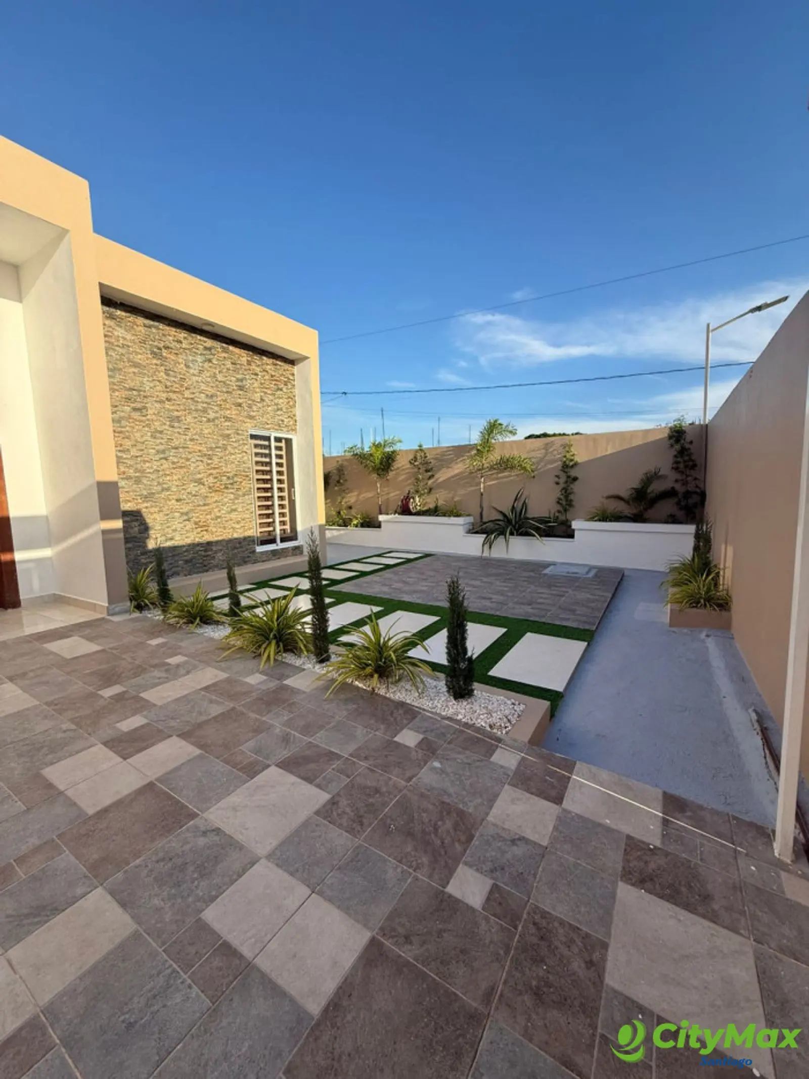 VENTA DE CASA CON PATIO Y PICUZZI EN SANTIAGO - foto 3